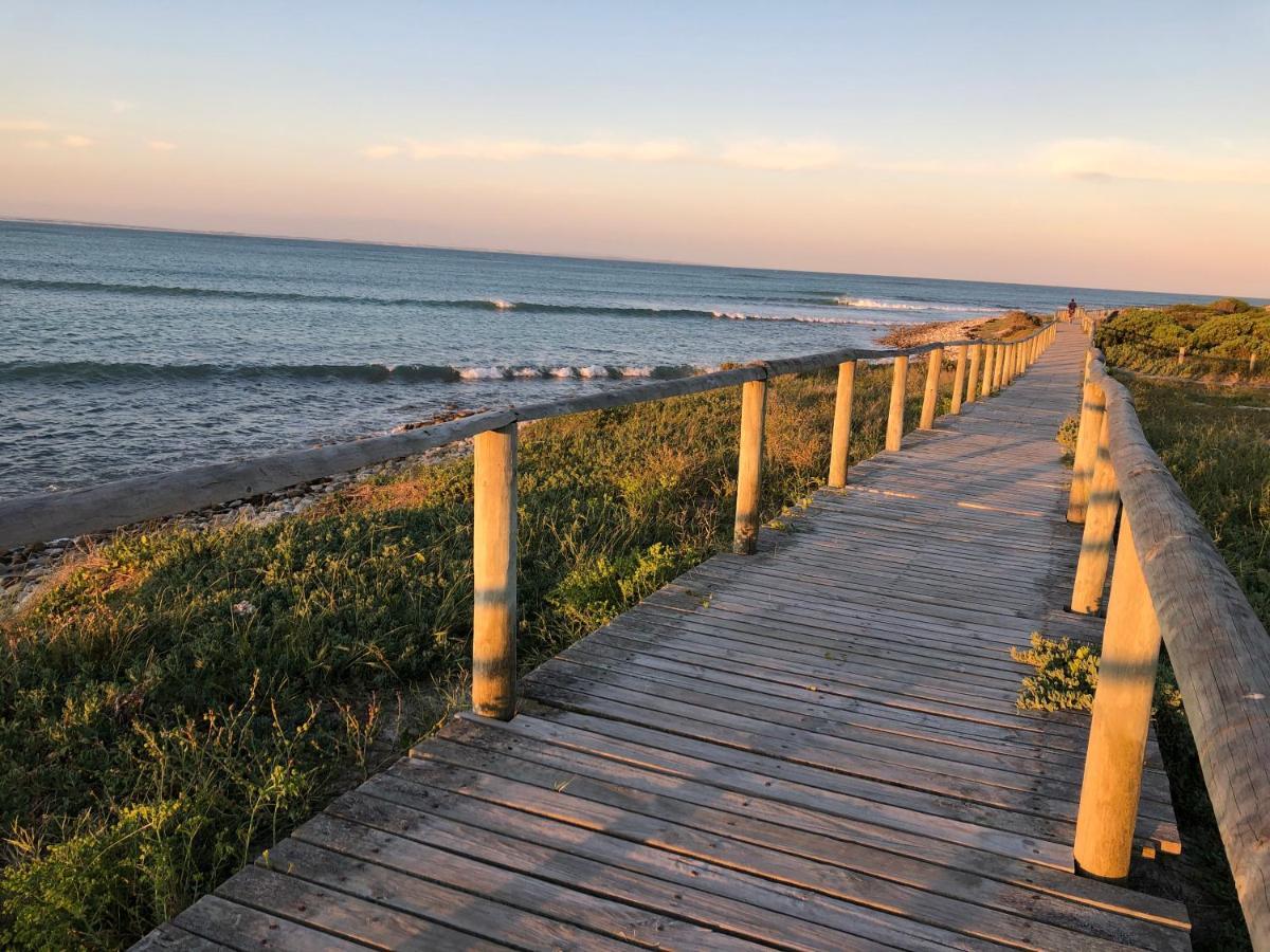 Chasing Daylight Villa Struisbaai Buitenkant foto